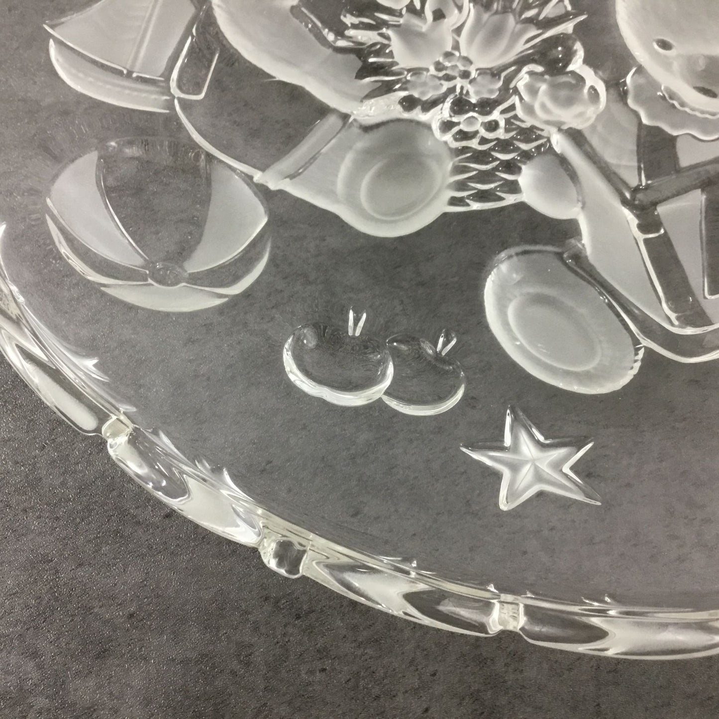 Mikasa Party Bears 15" Embossed Frosted Round Hostess Platter With Original Box