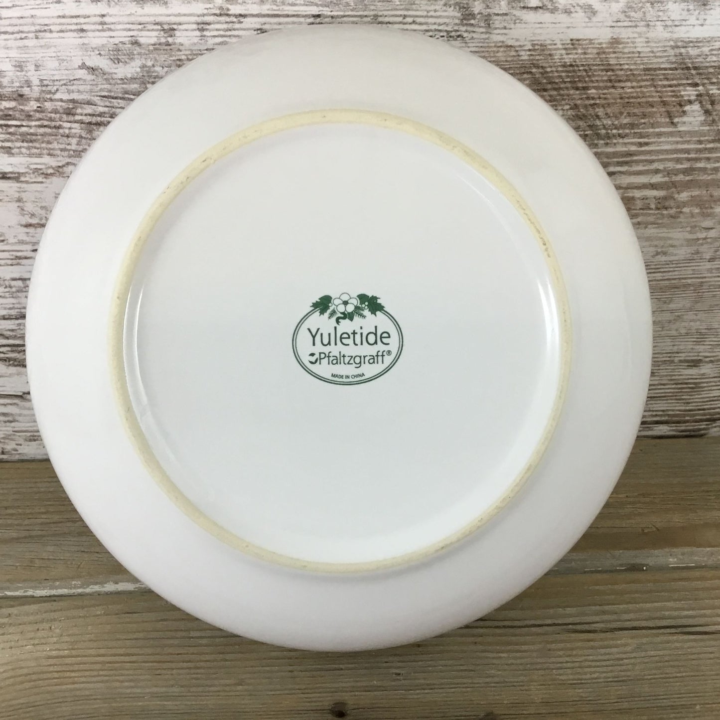 Pfaltzgraff Yuletide Round Vegetable Bowl 8 3/4" X 2 1/4"