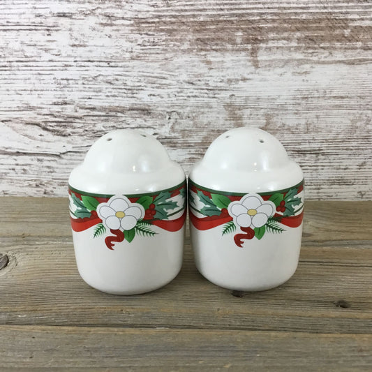 Vintage Pfaltzgraff Yuletide Salt & Pepper Shakers 