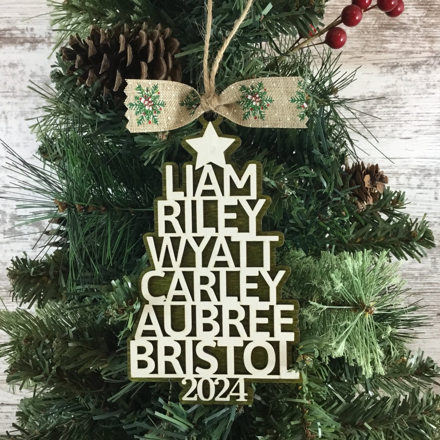 Personalized Family Tree Name Christmas Ornament – Custom Wooden Keepsake