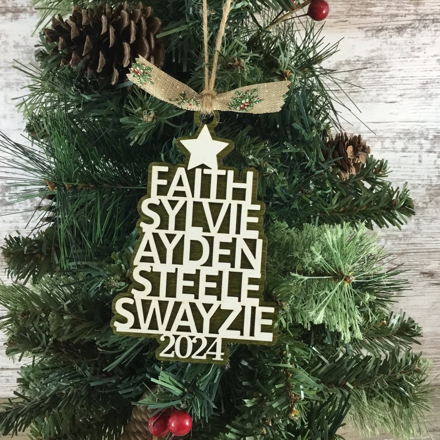 Personalized Family Tree Name Christmas Ornament – Custom Wooden Keepsake