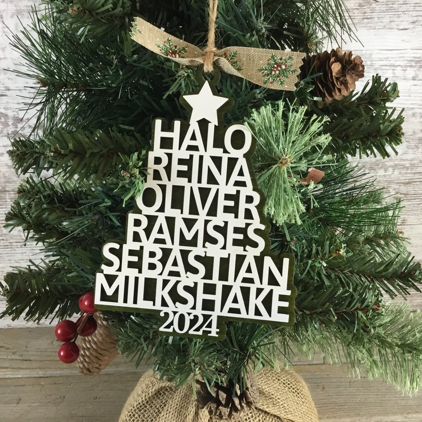 Personalized Family Tree Name Christmas Ornament – Custom Wooden Keepsake