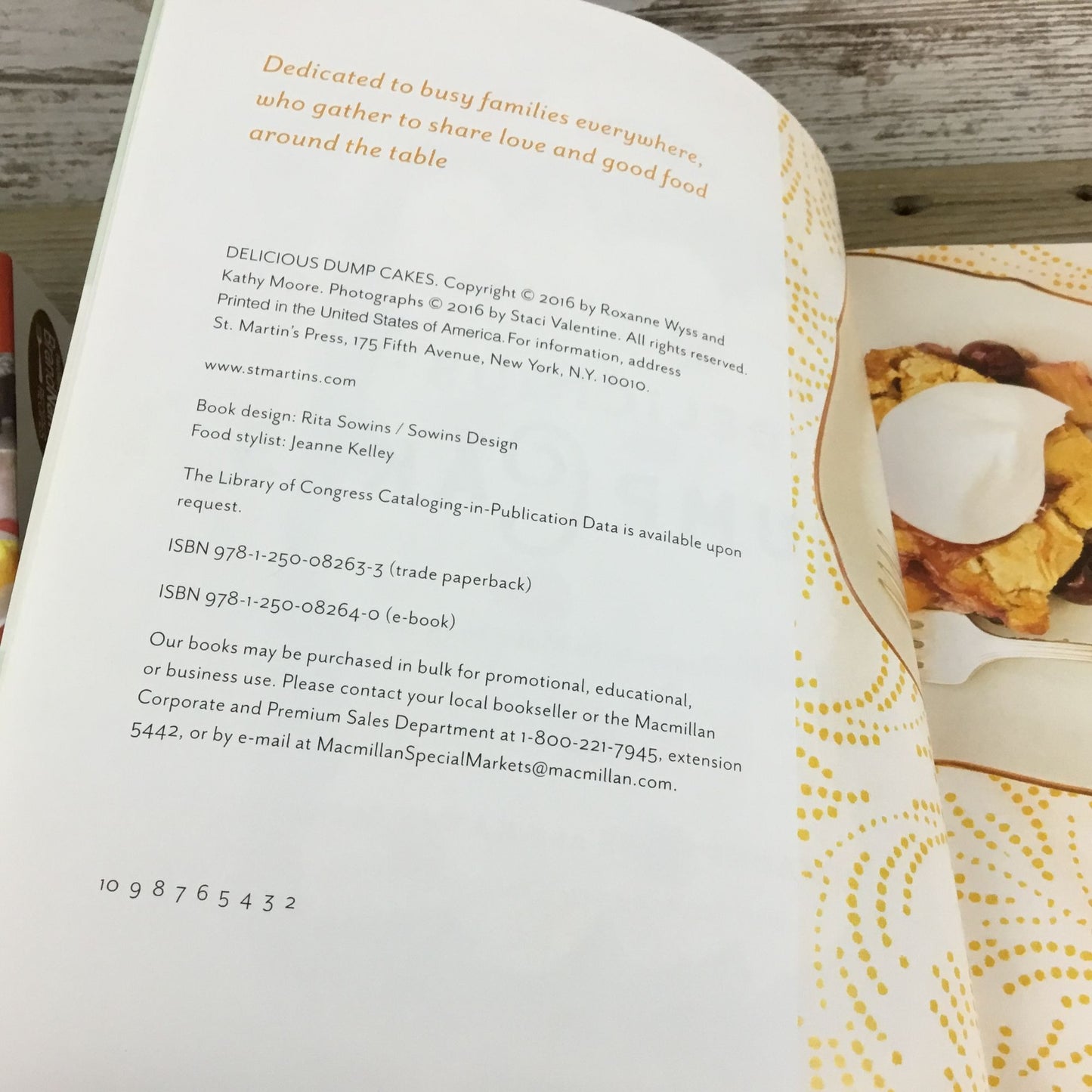 Dump Cakes & Dump Desserts, Pies, Cookies, Brownies, Bars and More Cookbooks