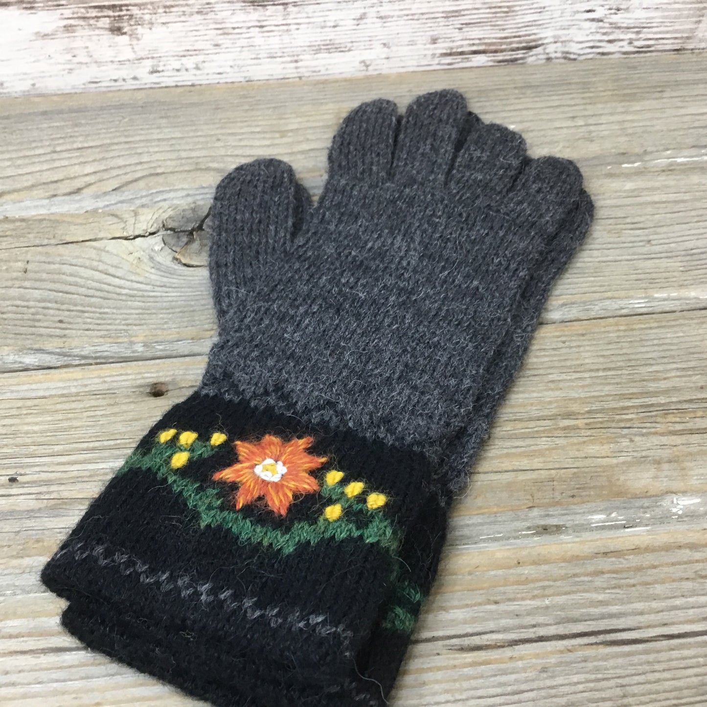 Alpaca Embroidered Leaf Gloves